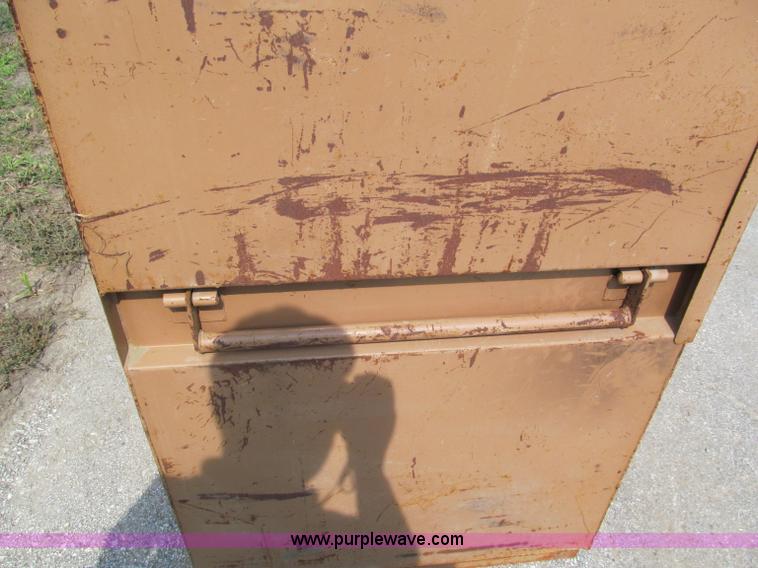 image for item E2203 Knaack Storage Master 91 commercial job site box