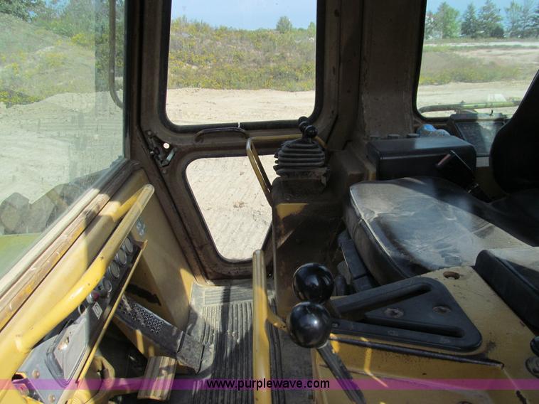 image for item E3528 1996 Caterpillar 963B track loader