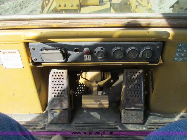 image for item E3528 1996 Caterpillar 963B track loader