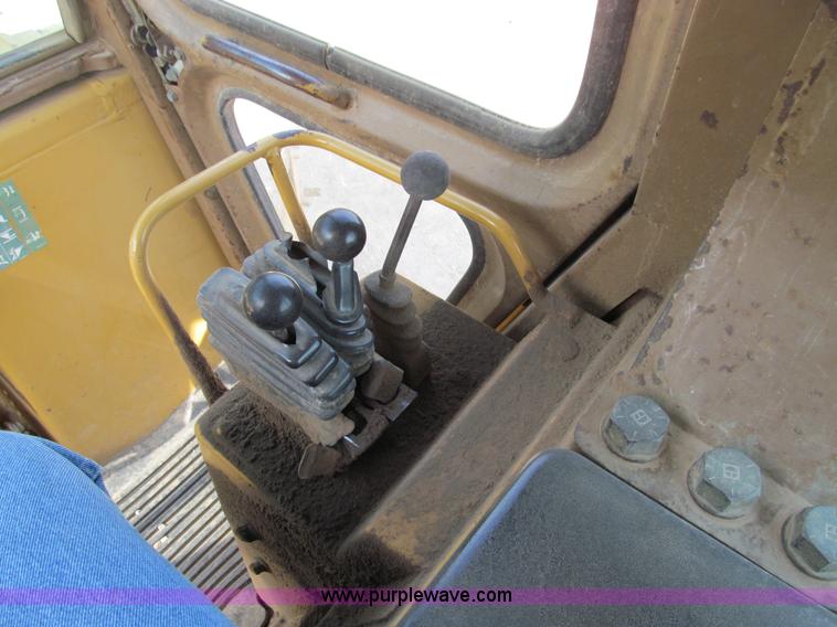 image for item E3528 1996 Caterpillar 963B track loader