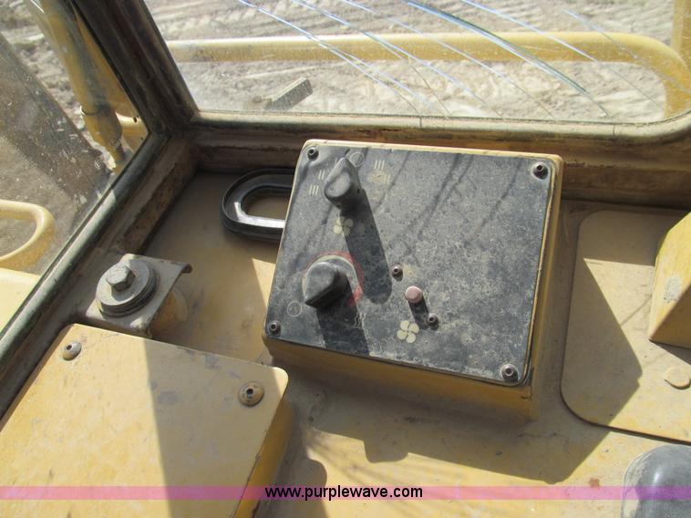 image for item E3528 1996 Caterpillar 963B track loader
