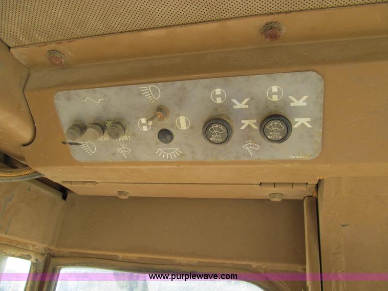 image for item E3528 1996 Caterpillar 963B track loader