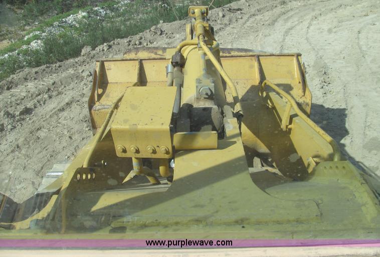 image for item E3528 1996 Caterpillar 963B track loader
