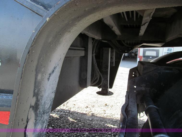 image for item E3530 2004 Trail King TK70HT-482 trailer