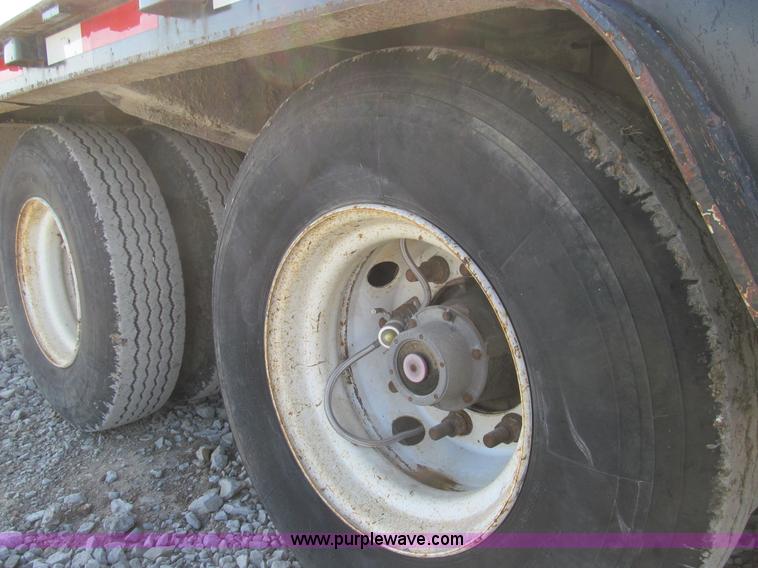 image for item E3530 2004 Trail King TK70HT-482 trailer