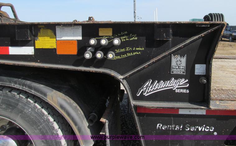 image for item E3530 2004 Trail King TK70HT-482 trailer