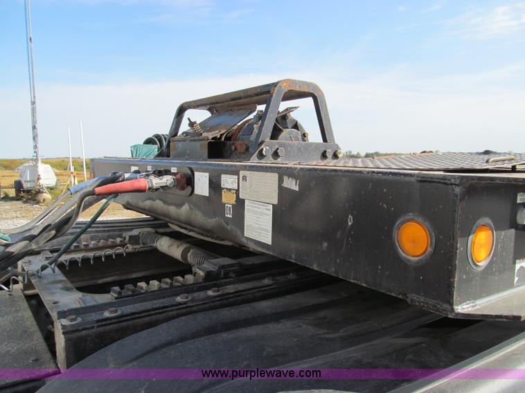 image for item E3530 2004 Trail King TK70HT-482 trailer