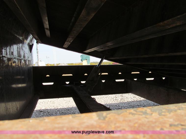 image for item E3530 2004 Trail King TK70HT-482 trailer