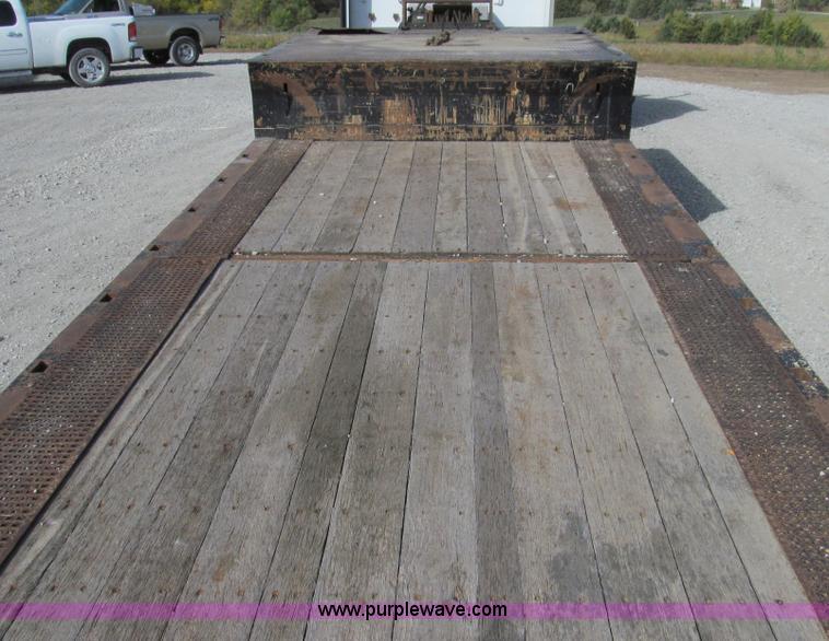 image for item E3530 2004 Trail King TK70HT-482 trailer