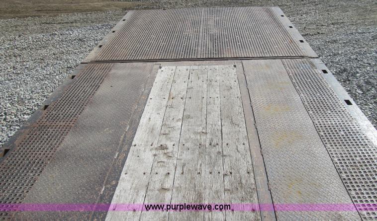 image for item E3530 2004 Trail King TK70HT-482 trailer