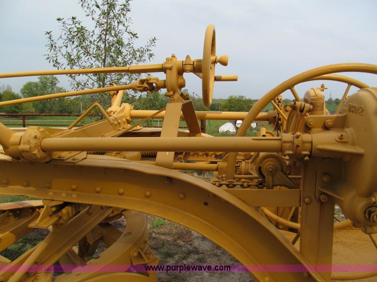 image for item E5551 Caterpillar pull type grader