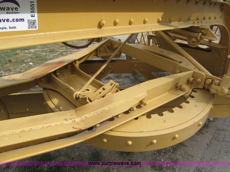 image for item E5551 Caterpillar pull type grader