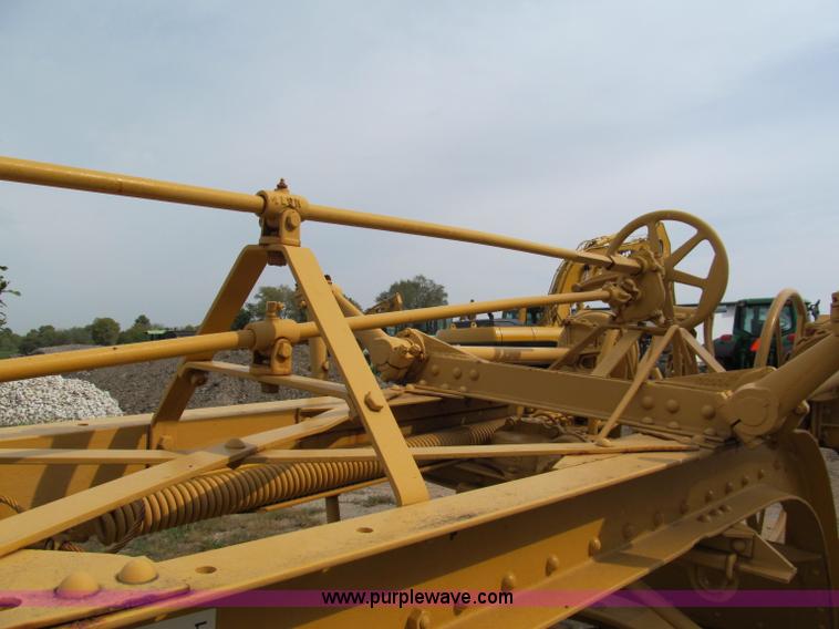image for item E5551 Caterpillar pull type grader