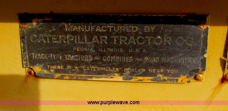 image for item E5551 Caterpillar pull type grader