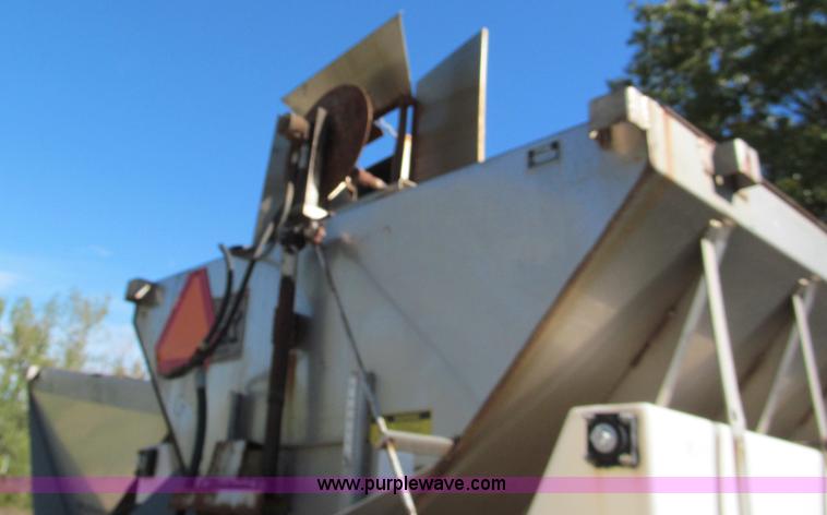 image for item E5583 Flink stainless salt/sand spreader