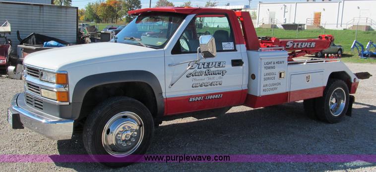 image for item E5608 1996 Chevrolet C3500HD tow truck