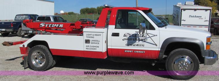 image for item E5608 1996 Chevrolet C3500HD tow truck