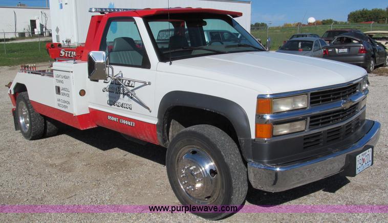 image for item E5608 1996 Chevrolet C3500HD tow truck