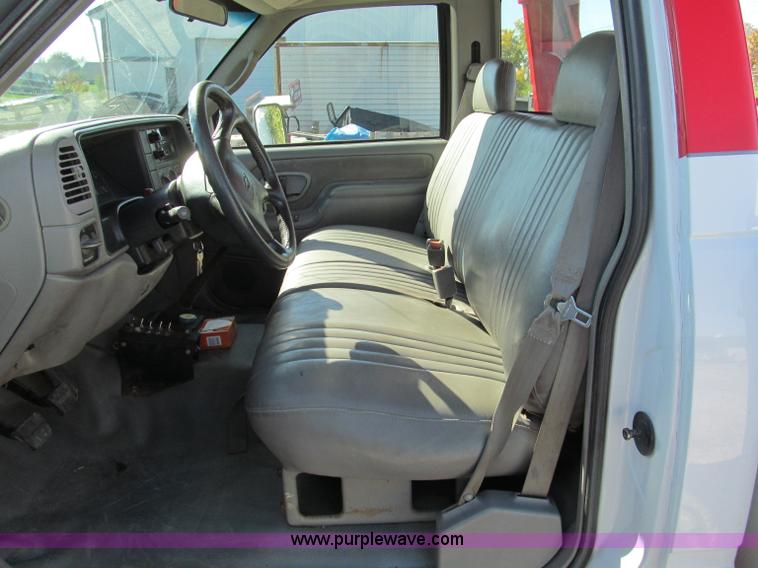 image for item E5608 1996 Chevrolet C3500HD tow truck