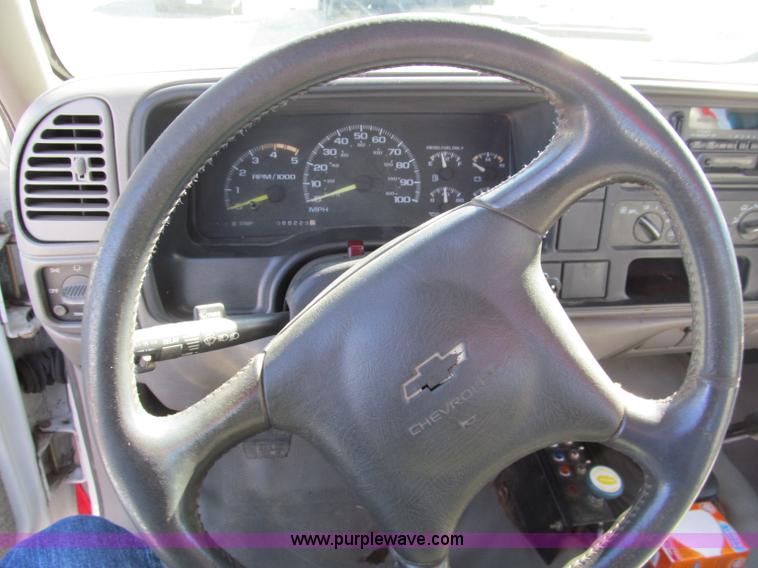 image for item E5608 1996 Chevrolet C3500HD tow truck