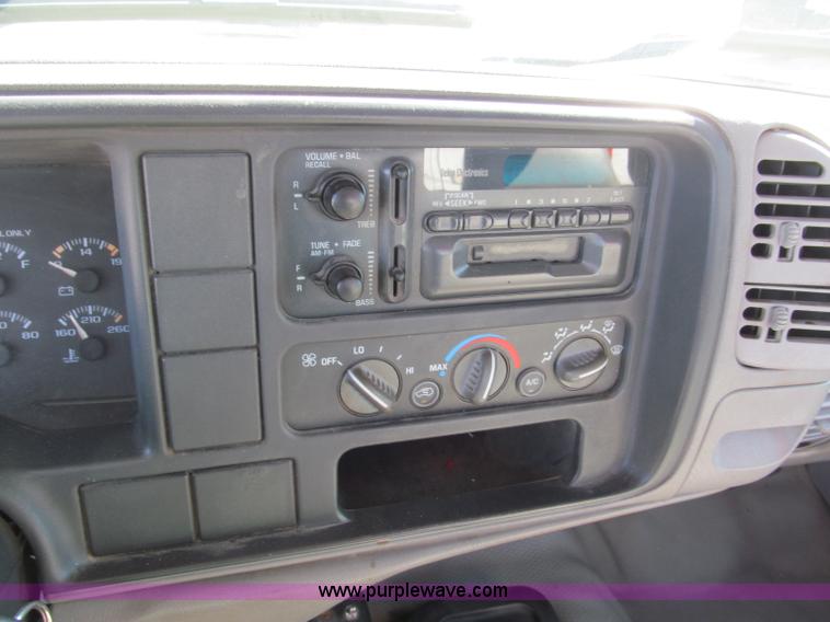 image for item E5608 1996 Chevrolet C3500HD tow truck