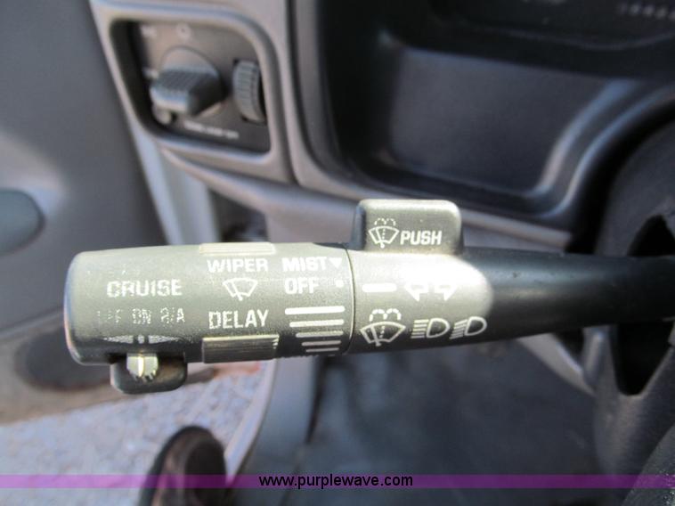 image for item E5608 1996 Chevrolet C3500HD tow truck