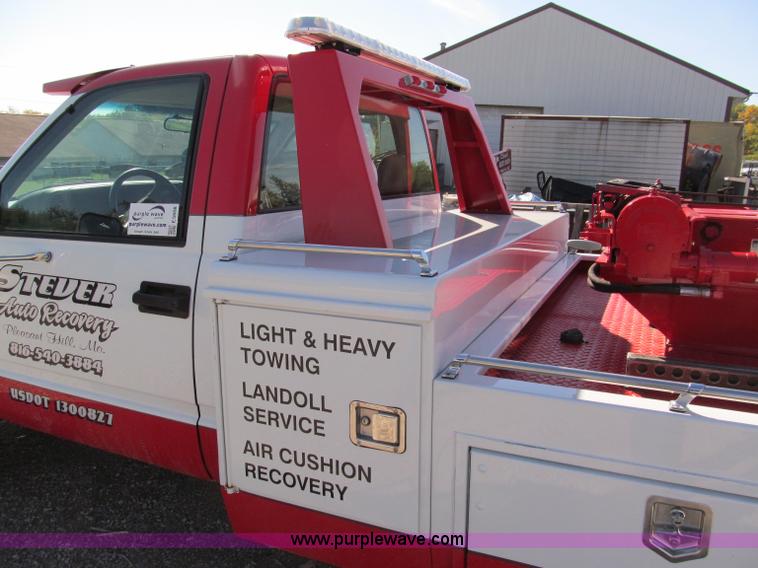 image for item E5608 1996 Chevrolet C3500HD tow truck