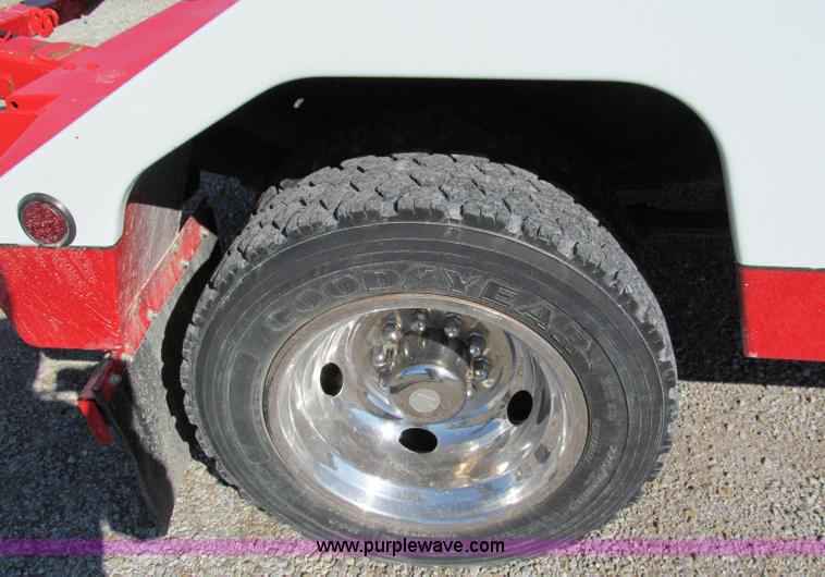 image for item E5608 1996 Chevrolet C3500HD tow truck