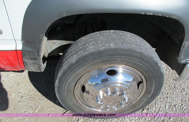 image for item E5608 1996 Chevrolet C3500HD tow truck