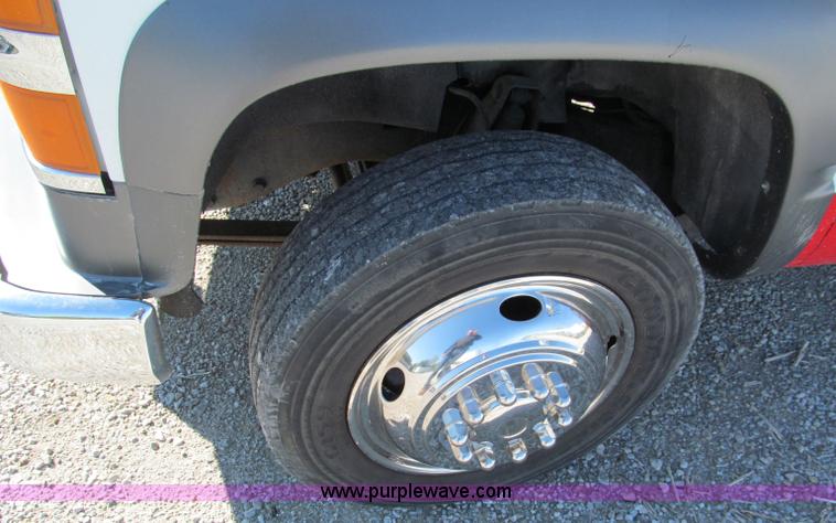 image for item E5608 1996 Chevrolet C3500HD tow truck