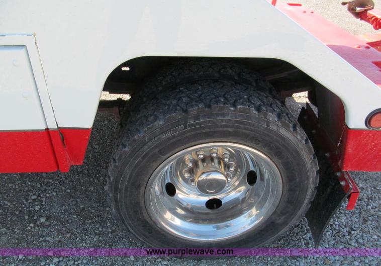 image for item E5608 1996 Chevrolet C3500HD tow truck