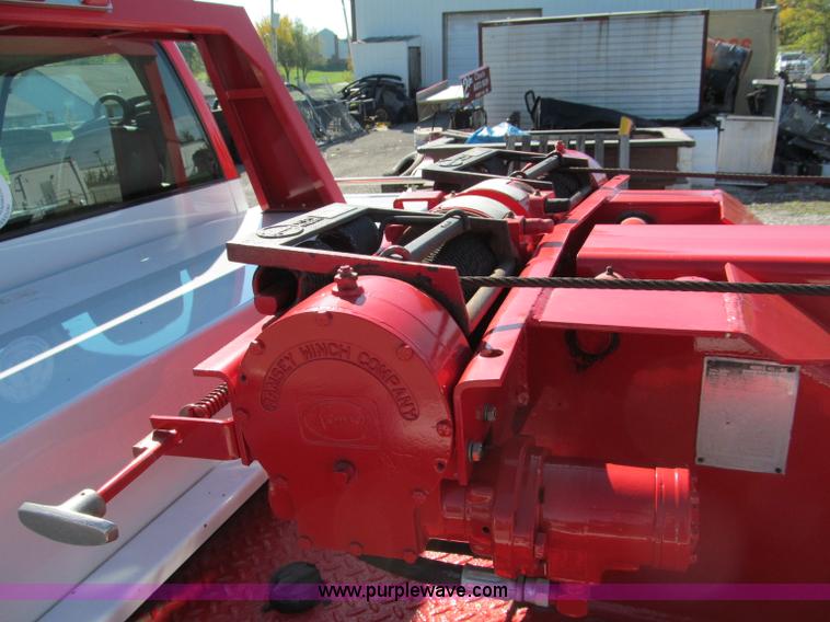 image for item E5608 1996 Chevrolet C3500HD tow truck