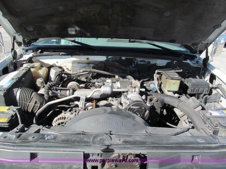 image for item E5608 1996 Chevrolet C3500HD tow truck