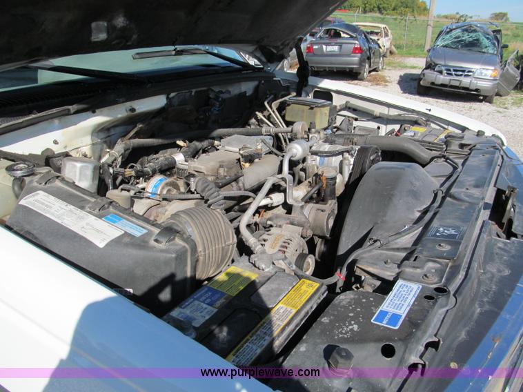 image for item E5608 1996 Chevrolet C3500HD tow truck