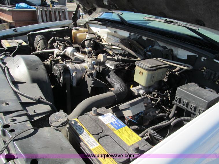 image for item E5608 1996 Chevrolet C3500HD tow truck