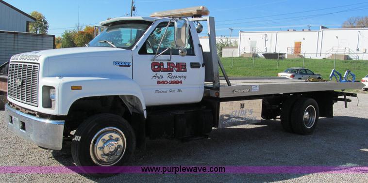 image for item E5609 1996 Chevrolet Kodiak flatbed tow truck