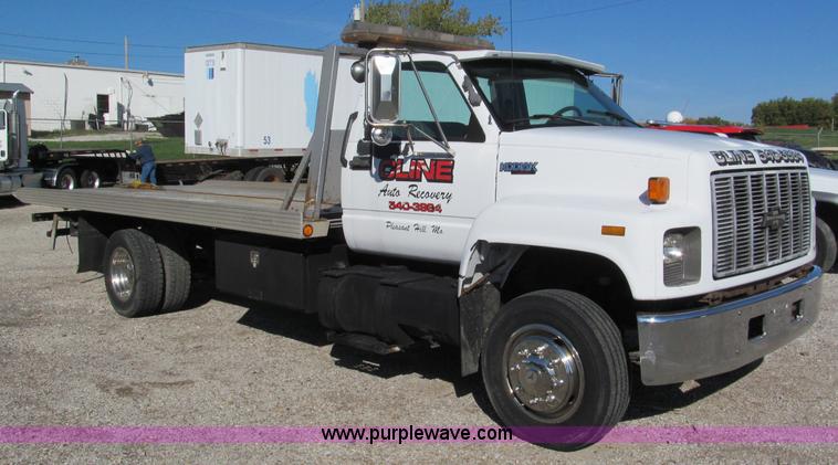 image for item E5609 1996 Chevrolet Kodiak flatbed tow truck