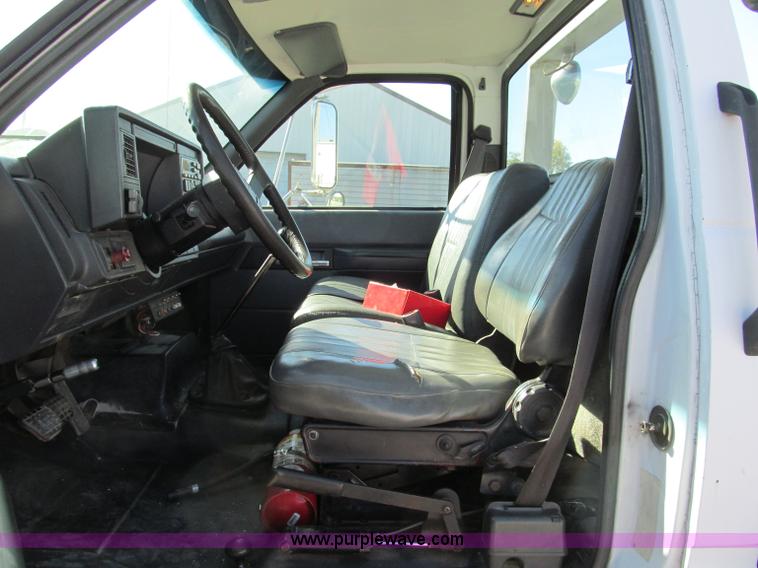 image for item E5609 1996 Chevrolet Kodiak flatbed tow truck