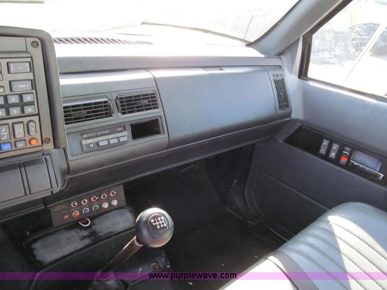 image for item E5609 1996 Chevrolet Kodiak flatbed tow truck