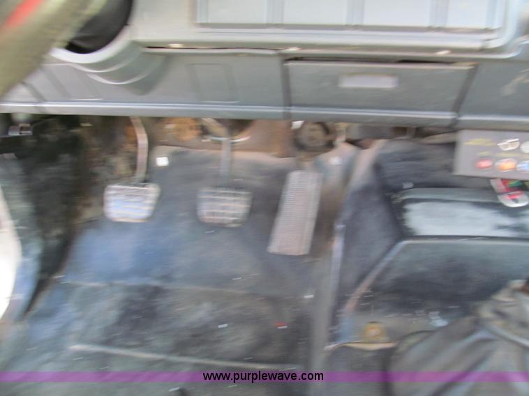 image for item E5609 1996 Chevrolet Kodiak flatbed tow truck