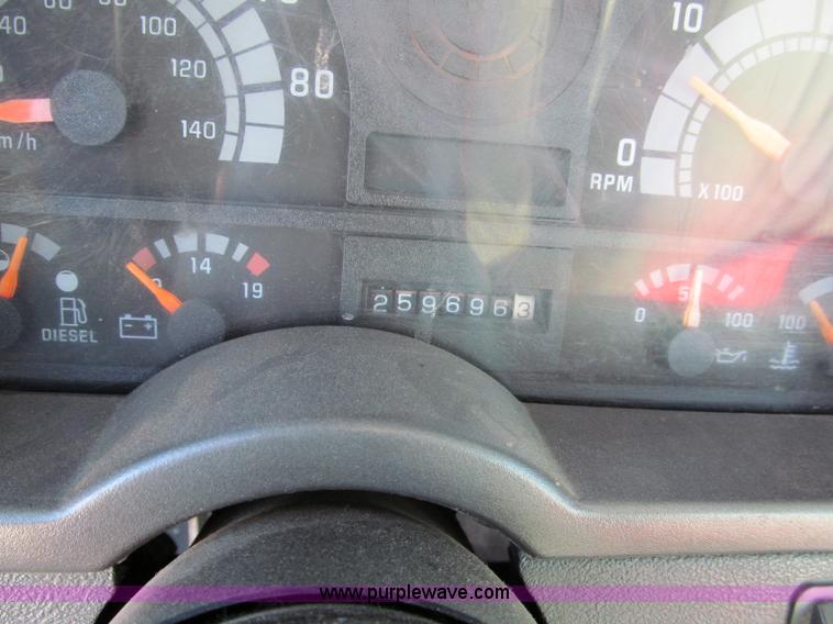 image for item E5609 1996 Chevrolet Kodiak flatbed tow truck