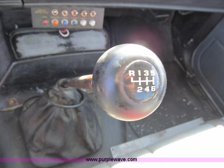 image for item E5609 1996 Chevrolet Kodiak flatbed tow truck