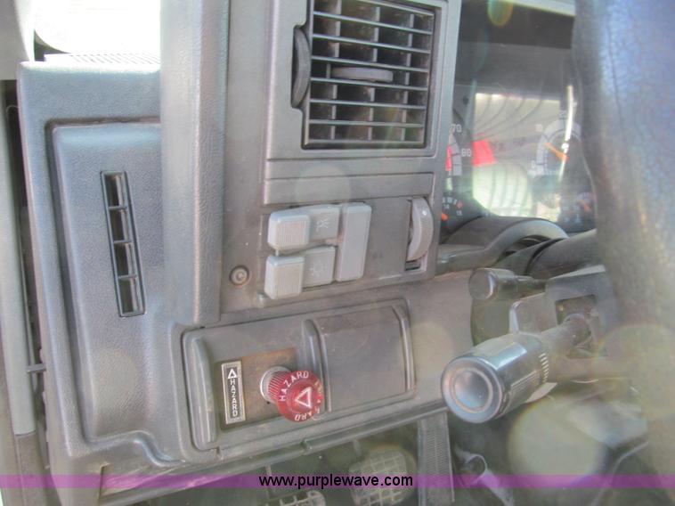 image for item E5609 1996 Chevrolet Kodiak flatbed tow truck