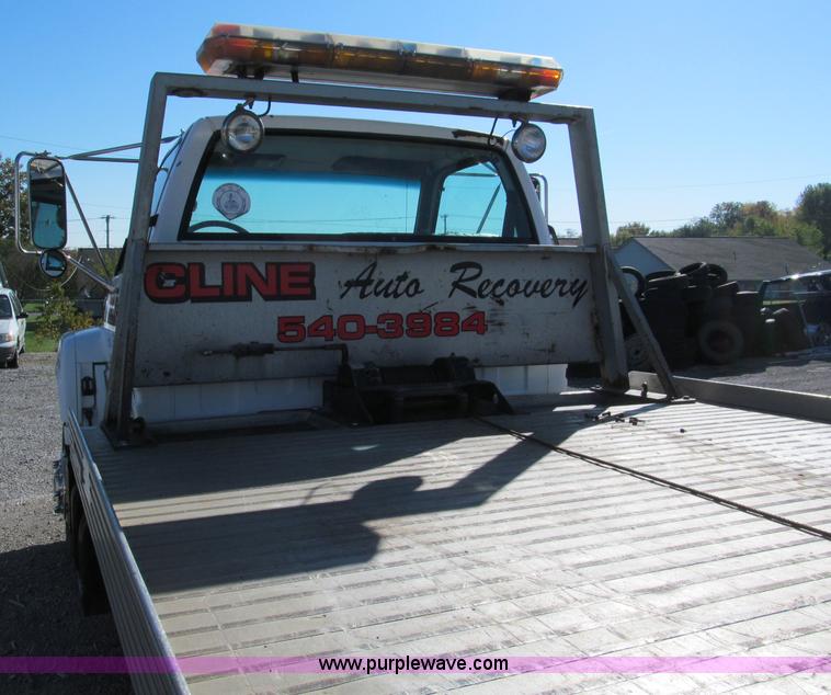 image for item E5609 1996 Chevrolet Kodiak flatbed tow truck