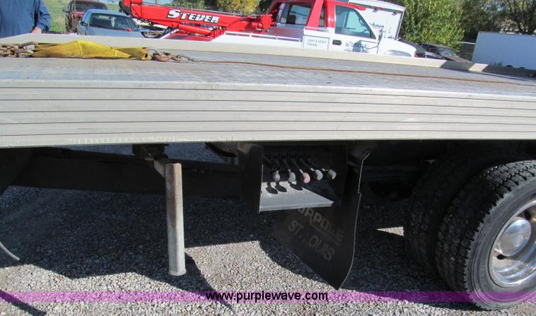 image for item E5609 1996 Chevrolet Kodiak flatbed tow truck