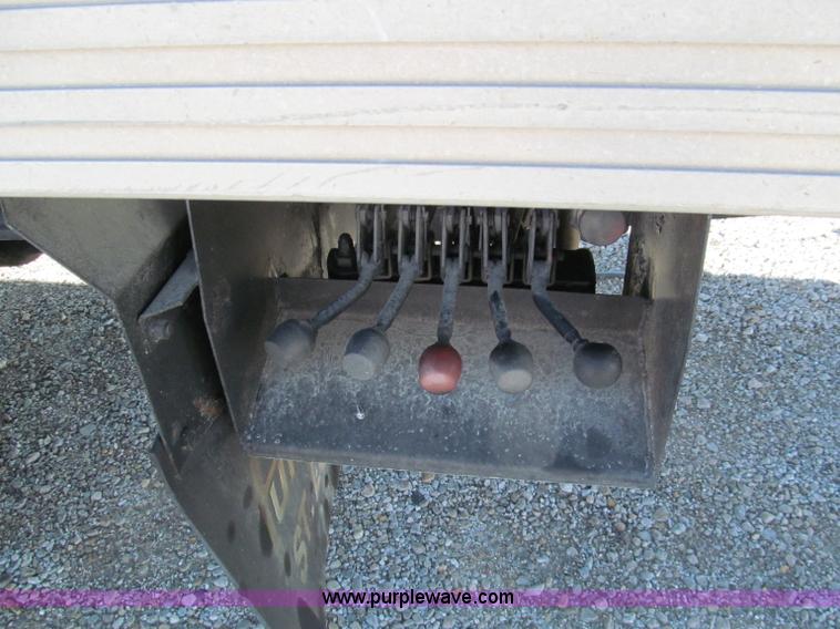 image for item E5609 1996 Chevrolet Kodiak flatbed tow truck