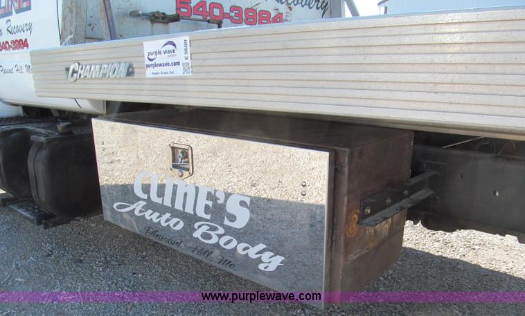image for item E5609 1996 Chevrolet Kodiak flatbed tow truck