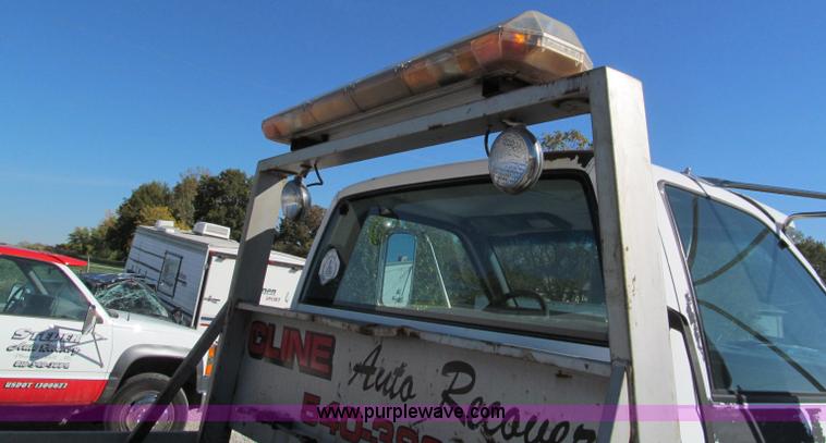 image for item E5609 1996 Chevrolet Kodiak flatbed tow truck