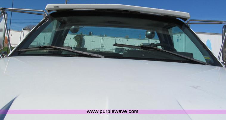 image for item E5609 1996 Chevrolet Kodiak flatbed tow truck