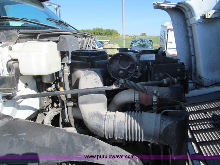 image for item E5609 1996 Chevrolet Kodiak flatbed tow truck